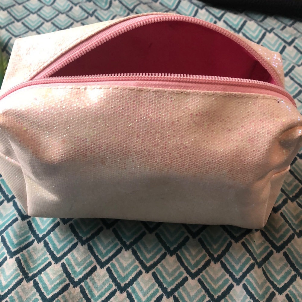 Makeup bag👛